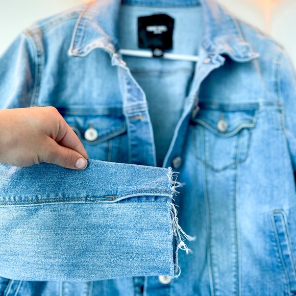 Nine West | NWOT cropped distressed hem blue jean denim jacket silver buttons - Picture 5 of 6